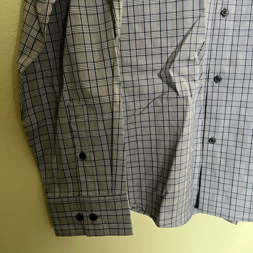 Calvin Klein button up - Picture 7 of 7